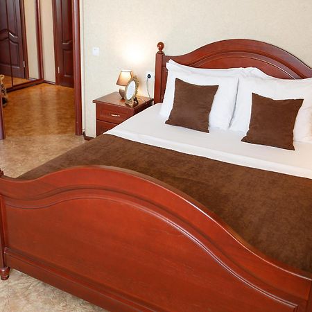 Studio De Luxe With Jacuzzi Sumy Exterior photo