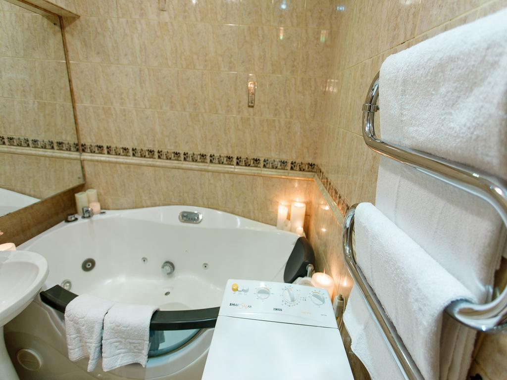Studio De Luxe With Jacuzzi Sumy Exterior photo