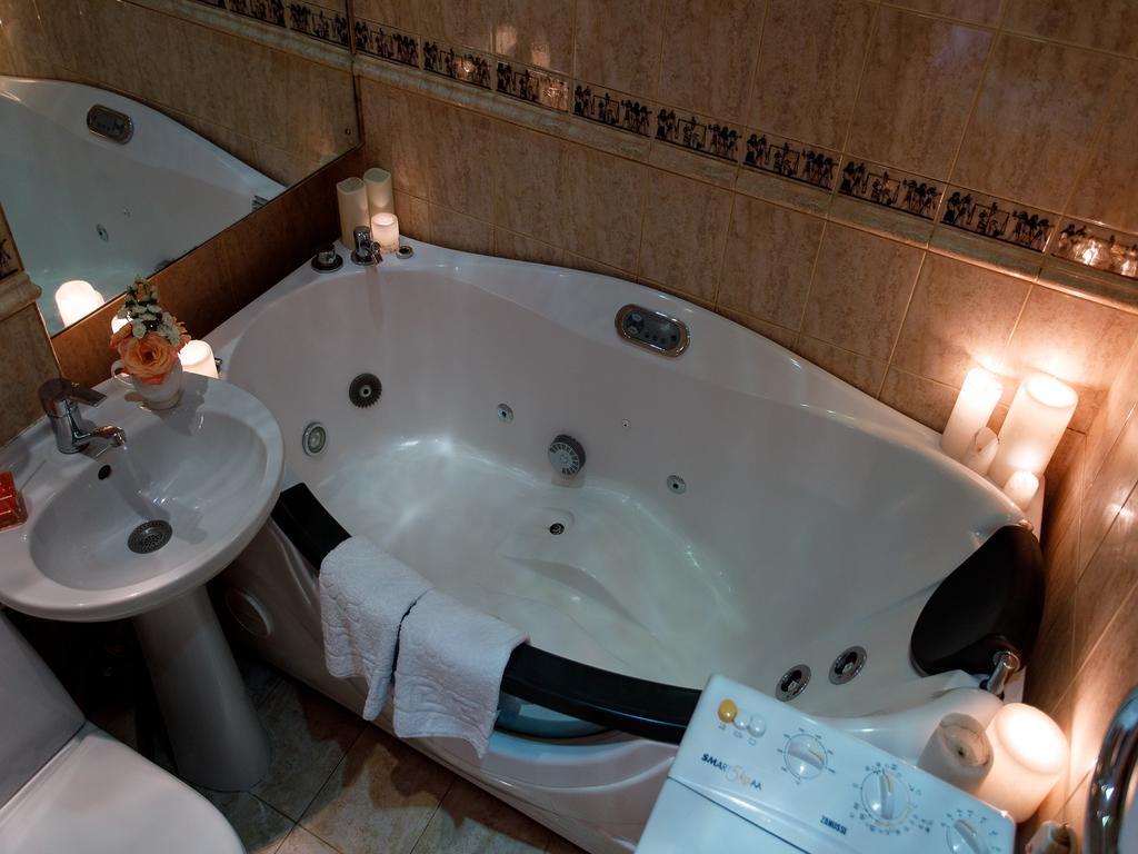 Studio De Luxe With Jacuzzi Sumy Exterior photo
